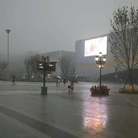 历城区和章丘区相差多远？