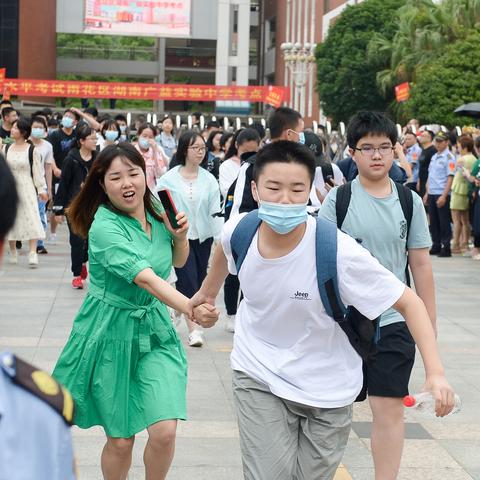 湖南广益实验中学怎么进入？