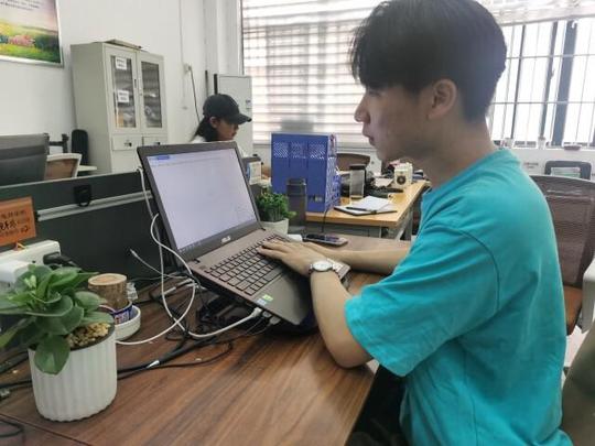 漯河一大学生创业开网店月利润平均10万元