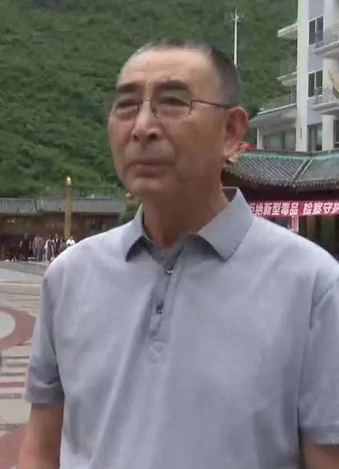 泸定县干部群众观看“七一勋章”颁授仪式有感
