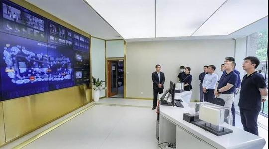 资本砸钱、地产重仓，不起眼的「物业」，正变成一门好生意