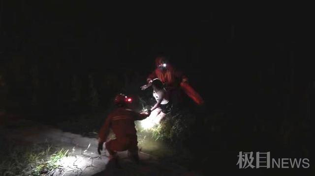 武汉消防员免费乘坐公共交通是真的吗
