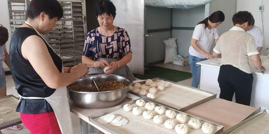 巾帼不让须眉：基层群众自发送“暖心”包子温暖一线防汛抗洪人员