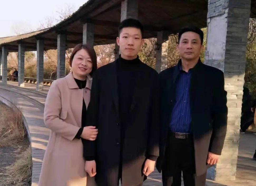 如何做好一名合格的站长人员(潜伏中余则成先后与三个女人有暧昧关系)