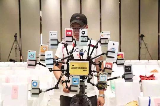 吃播、讲段子、模仿成人，这些“社会摇”的儿童直播，喊停