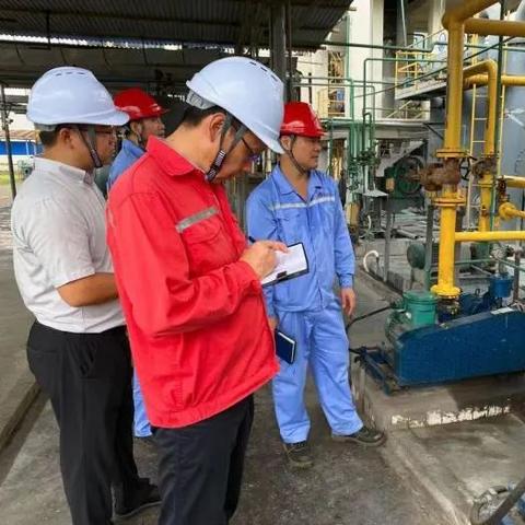 石化现场发生火灾如何报警？