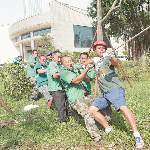 厦门吊车证需要本人去复审吗？