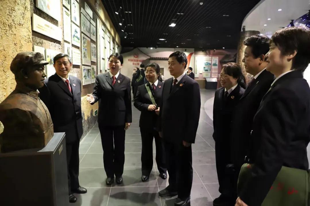 金融文献综述的格式文献回顾写在论文哪部分