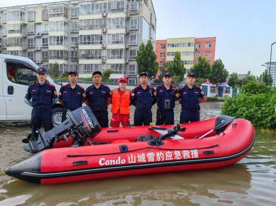 山城退役军人创业不忘公益救援带动员工学习急救技巧