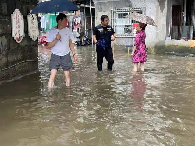 暴雨安全避险指南