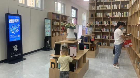 赤峰首家城市公舍书屋落户松山