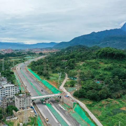乐山九月底穿什么