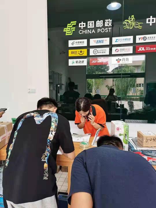 校园内的邮政综合服务中心，成了大学生实习实训基地