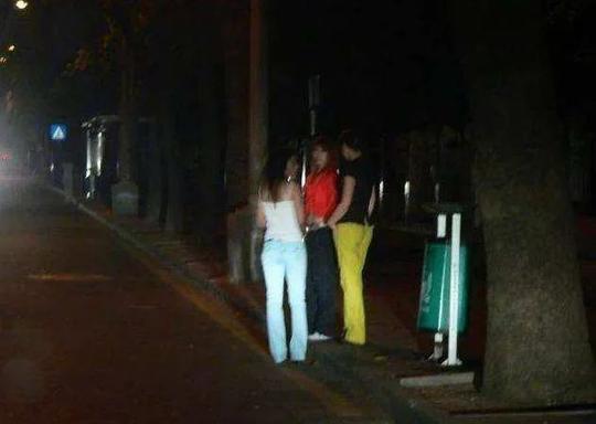 暗访城中村站街女群落：男人来去就像上厕所，其中不乏大学生