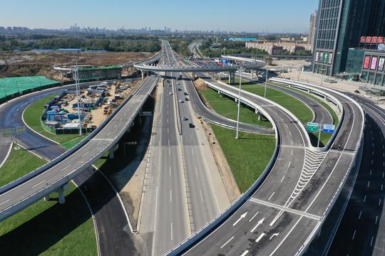京津冀在行动｜通燕高速燕郊出口立交枢纽通车