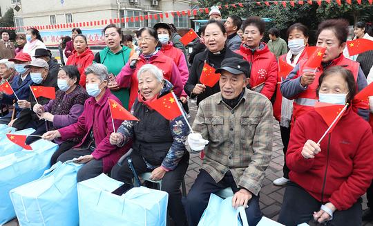 西安：社区举办老年趣味运动会迎重阳节