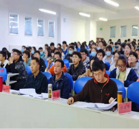 智能工程与技术学院大学生创新创业项目中期答辩顺利进行