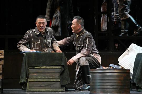 舞台上的战争大戏|话剧《冬日1948》鸣锣开演