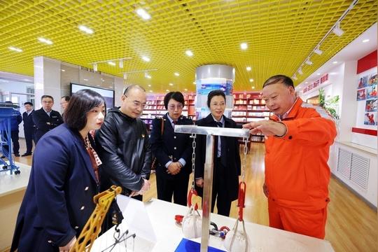学党史学模范办实事青岛税务走进山东港口