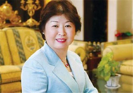 27岁卖香港垃圾到大陆，成中国女首富后，又把美国垃圾卖给香港
