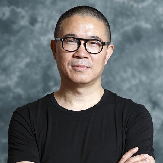 他出身寒门，用11年时间缔造出3个市值超100亿的公司，就在你身边