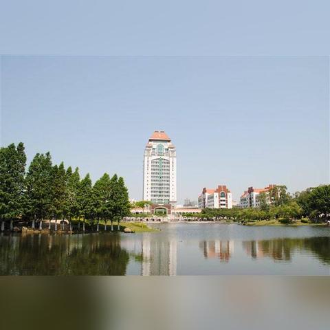 武汉大学与厦门大学的比较？