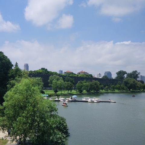 杭州市与南京哪个发达些