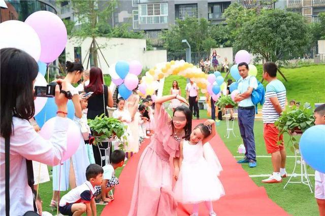 2019女儿幼儿园毕业家长朋友圈
