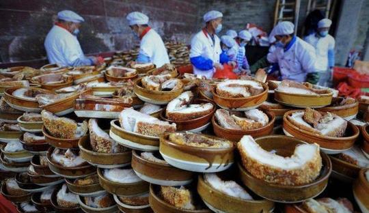 近年，农村这一职业又“火”了，平时活不多，但到了过年却很赚钱