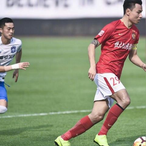 中国足球女球员年薪多少