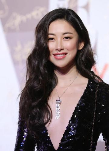  朱珠沙滩比基尼照片