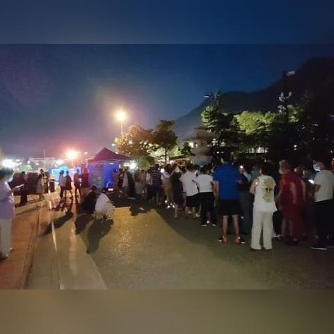 长沙黄花国际机场旁边有什么步行街？