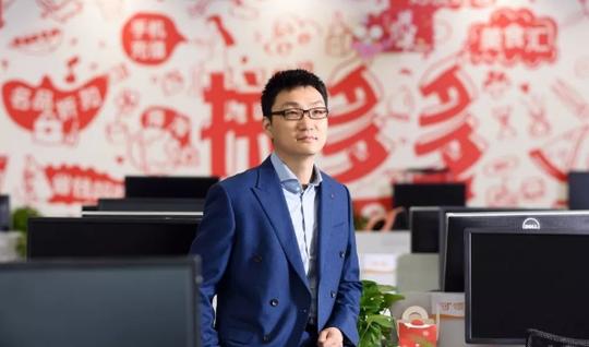 分文不花就能与巴菲特共进午餐靠卖廉价品发家如今身价超千亿