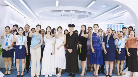 吉米老师携手《中国品牌报道》栏目，领航美肤创业新趋势