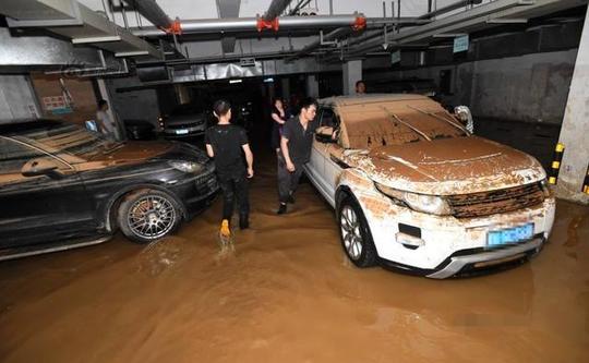 几万块的“泡水豪车”到底能不能买？听维修师傅一说