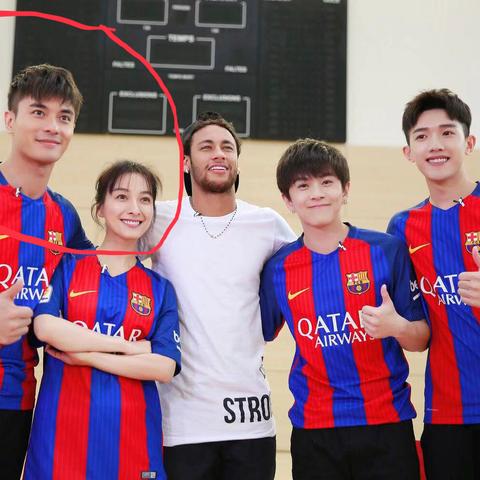 足球运动员合影图文的长尾关键词有什么