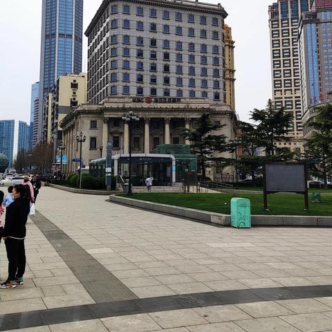 深圳市中山广场是哪个区