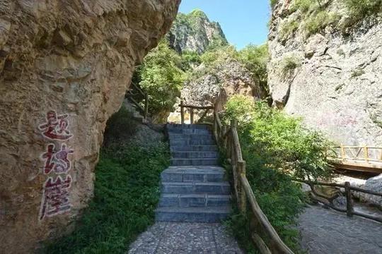 甘肃冷门避暑胜地：峡谷深处的世外桃源，被誉为“小崆峒”