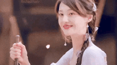 郑爽生日直播情绪崩溃，虐粉还是真性情？