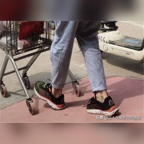 女生足球袜怎么穿