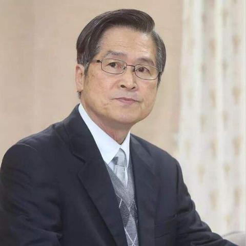 台湾位于祖国的东南海哨，它的北面是什么，西南面是什么？