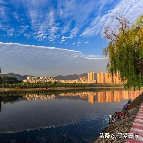 信阳市位于河南省什麽方位？