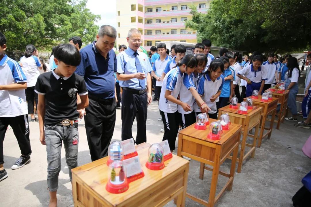广西藤县中学中学录取算体育分和会考吗