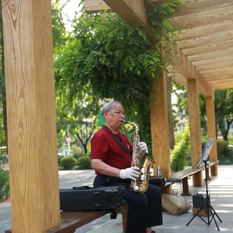 石家庄市纪念碑站在哪里