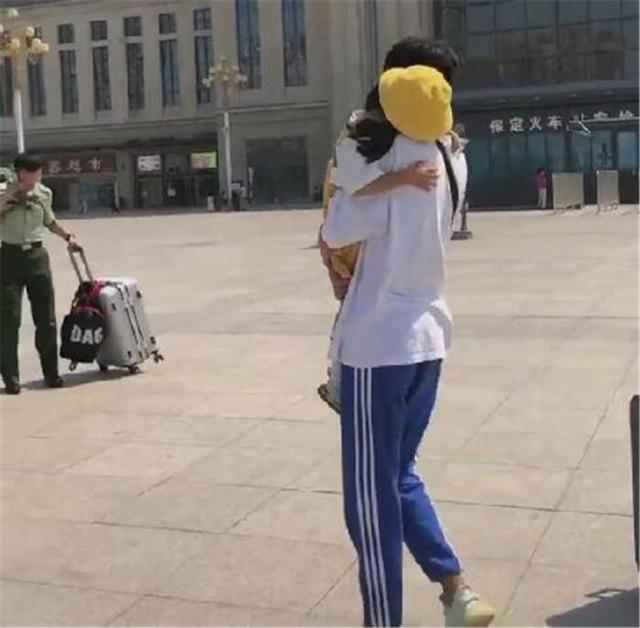 舍不得孩子上大学的经典语录句子