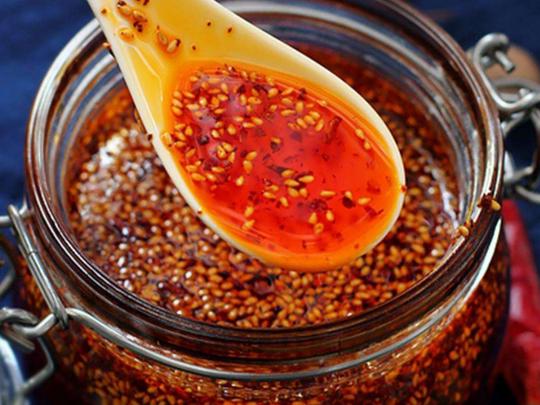 做辣椒油时，热油不要直接淋，多加一步，做好后又香又辣又入味