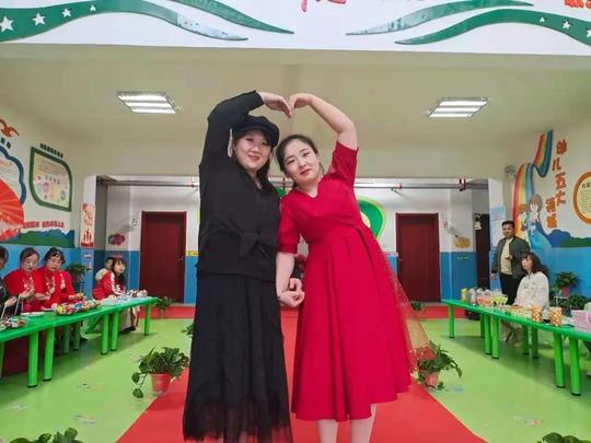 韩原姐妹庆三八唱响美丽巾帼颂（图）