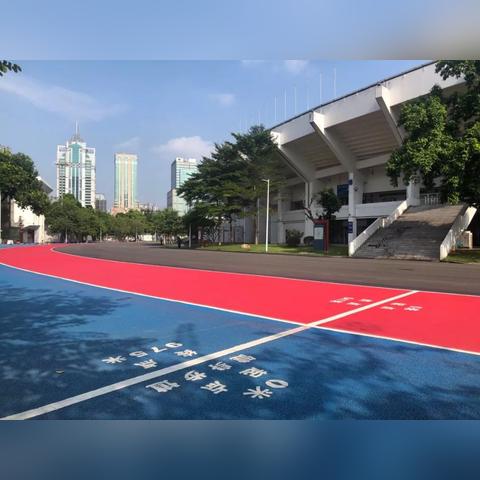 广州天河体育中心有几个座位？