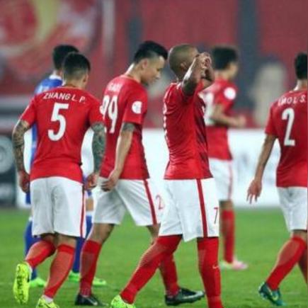 足球运动员为什么蹲下要踮起脚的长尾关键词有哪些