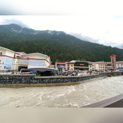 乐山市和重庆市哪个好考